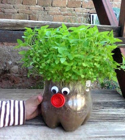 Inspirace na jarní, zahradní tvoření: Využijte obyčejnou PET lahev!