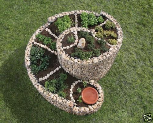 Inspirace na letošní zahrádkářskou sezonu: 20+ krásných spirálovitých zahradních skalek!