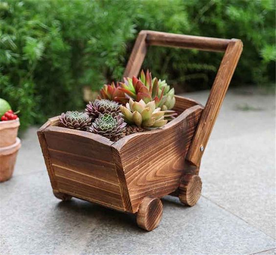 Skvělá inspirace na pojízdné zahradní květináče, které si sami můžete vyrobit!
