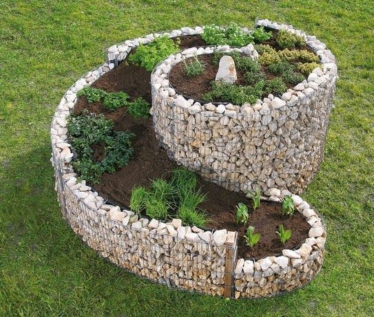 Inspirace na letošní zahrádkářskou sezonu: 20+ krásných spirálovitých zahradních skalek!