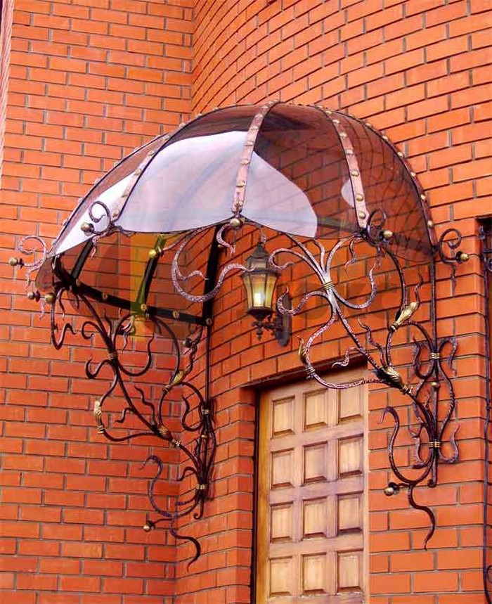Krásná ochrana před sněhem a deštěm: 50 nápadů na stříšky nad vchody