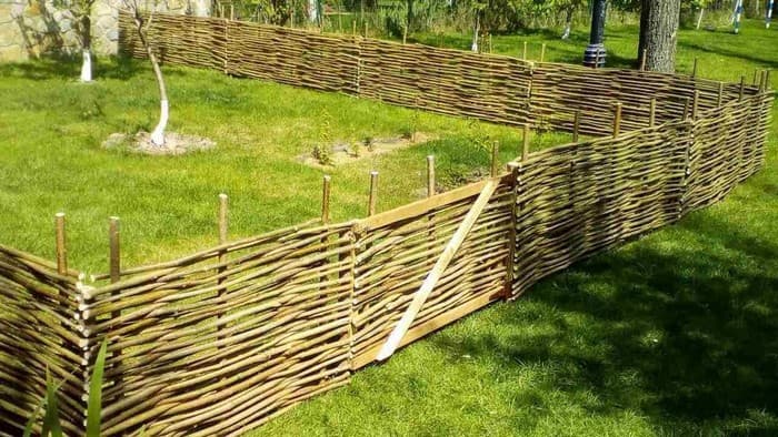 Skutečný proutěný plot, který zdobí váš pozemek: 40 příkladů fotografií