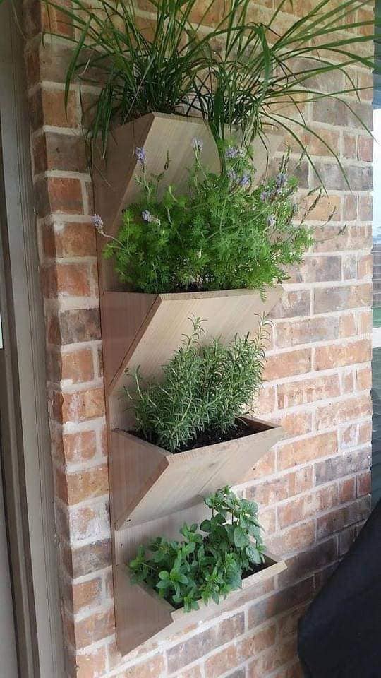 Inspirace na levné a krásné poličky na Váš balkón nebo terasu – Inspirujte se