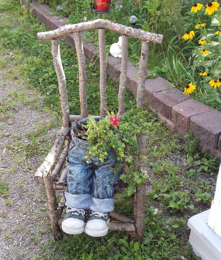 Vtipné květináče z rifloviny: 25 nápadů pro dům, balkon i zahradu, které zvednou náladu