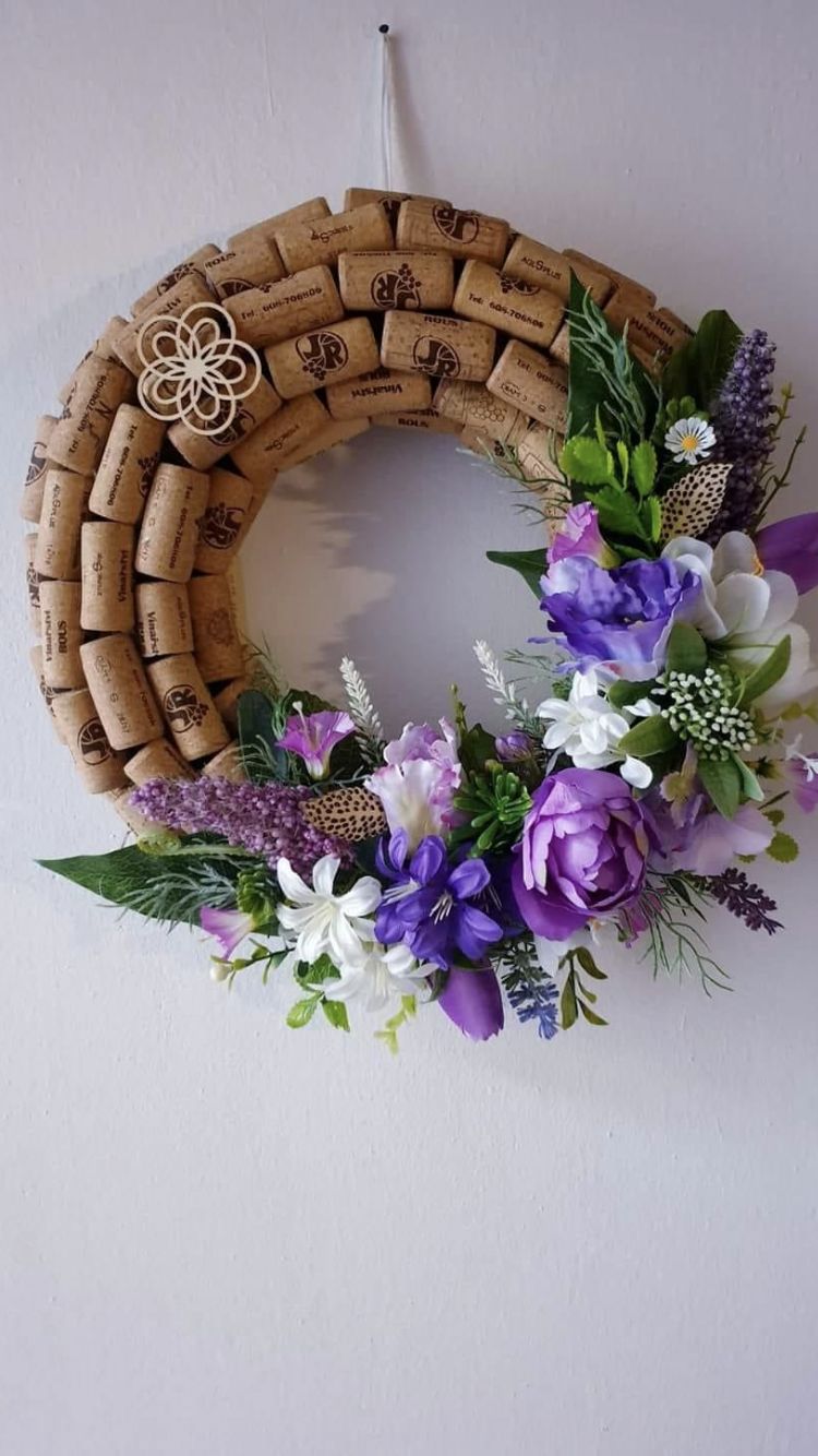 Celoroční DIY korkové věnce: 25 inspirací, které zvládnete vyrobit sami