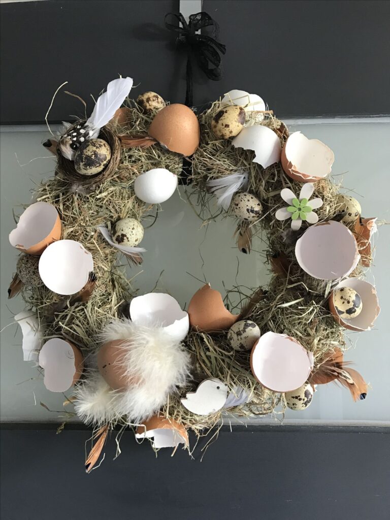 Křehká krása jara: 25 půvabných inspirací na věnec z vaječných skořápek