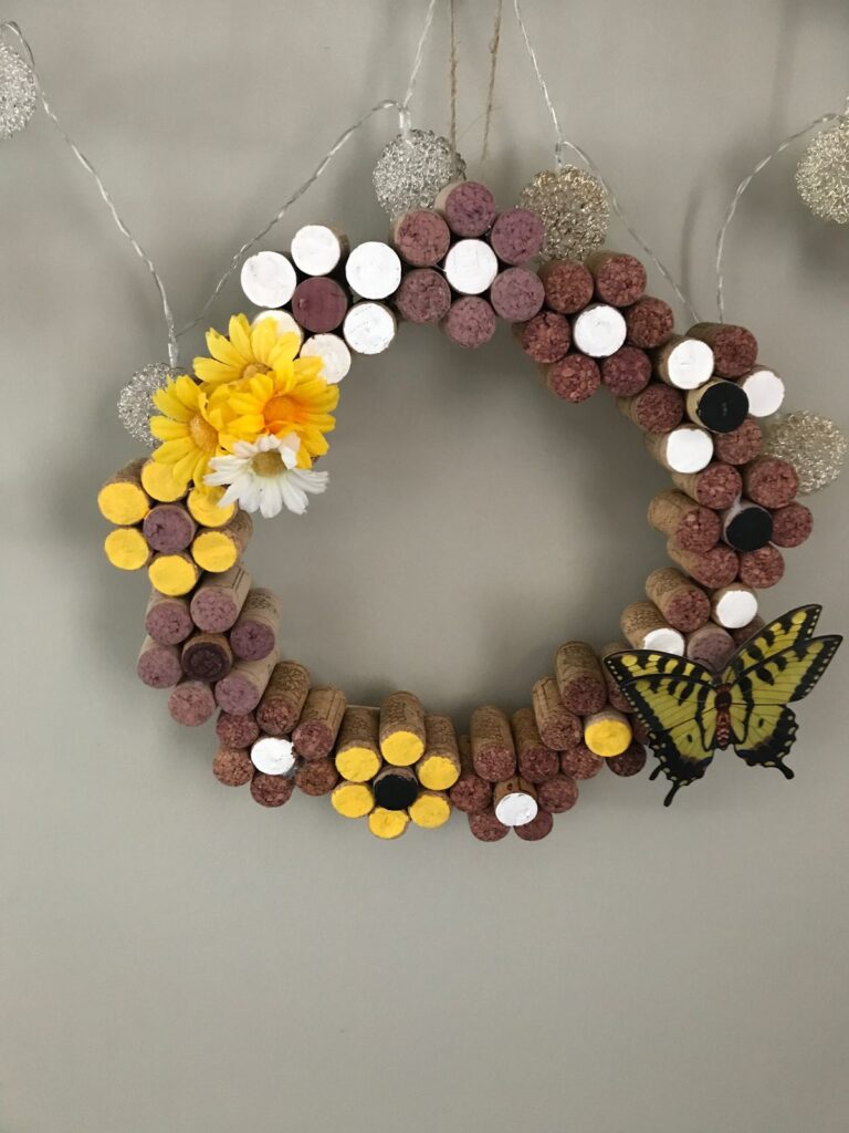 Celoroční DIY korkové věnce: 25 inspirací, které zvládnete vyrobit sami