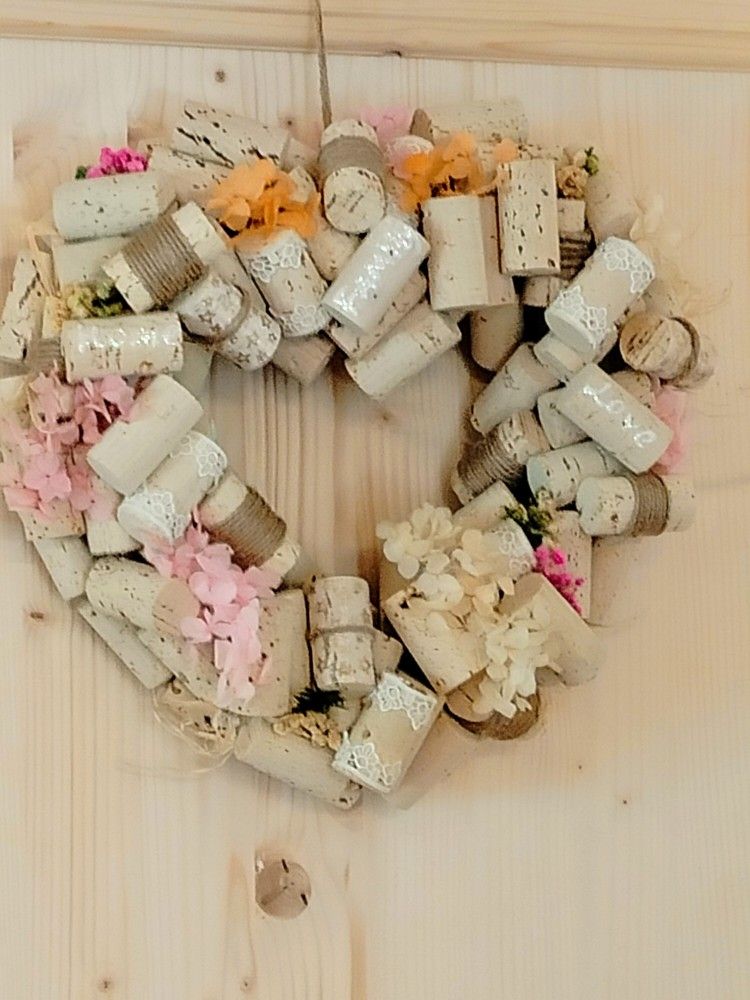 Celoroční DIY korkové věnce: 25 inspirací, které zvládnete vyrobit sami