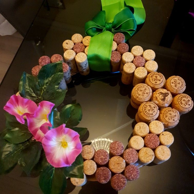 Celoroční DIY korkové věnce: 25 inspirací, které zvládnete vyrobit sami
