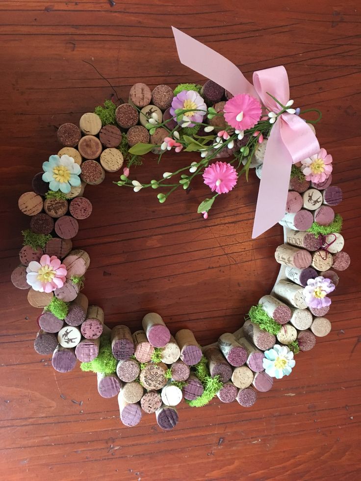 Celoroční DIY korkové věnce: 25 inspirací, které zvládnete vyrobit sami