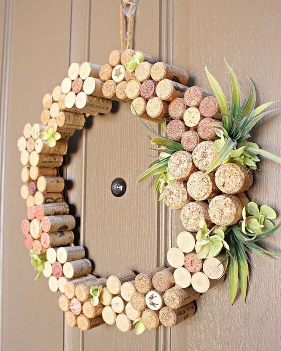 Celoroční DIY korkové věnce: 25 inspirací, které zvládnete vyrobit sami