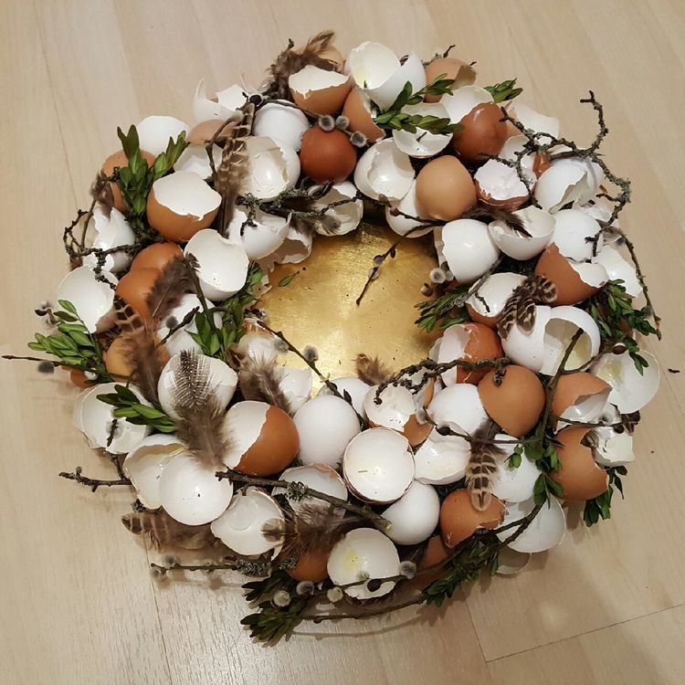 Křehká krása jara: 25 půvabných inspirací na věnec z vaječných skořápek