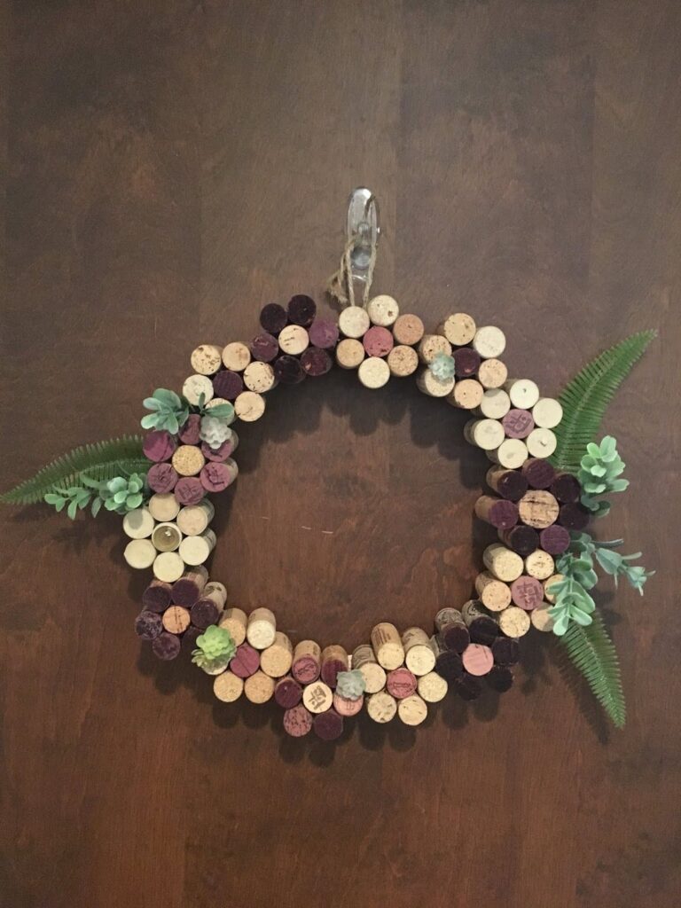 Celoroční DIY korkové věnce: 25 inspirací, které zvládnete vyrobit sami