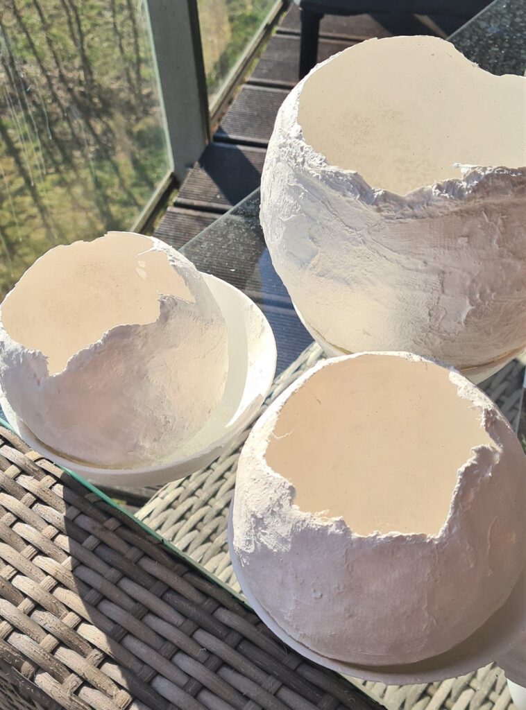 15 DIY váz z balónků a sádry: jednoduché návody krok za krokem na levné dekorace do bytu