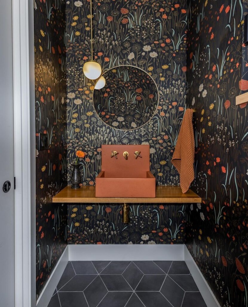 Elegance v černé, antracitové a tmavém dřevě: 20 inspirací pro koupelnu s wow efektem