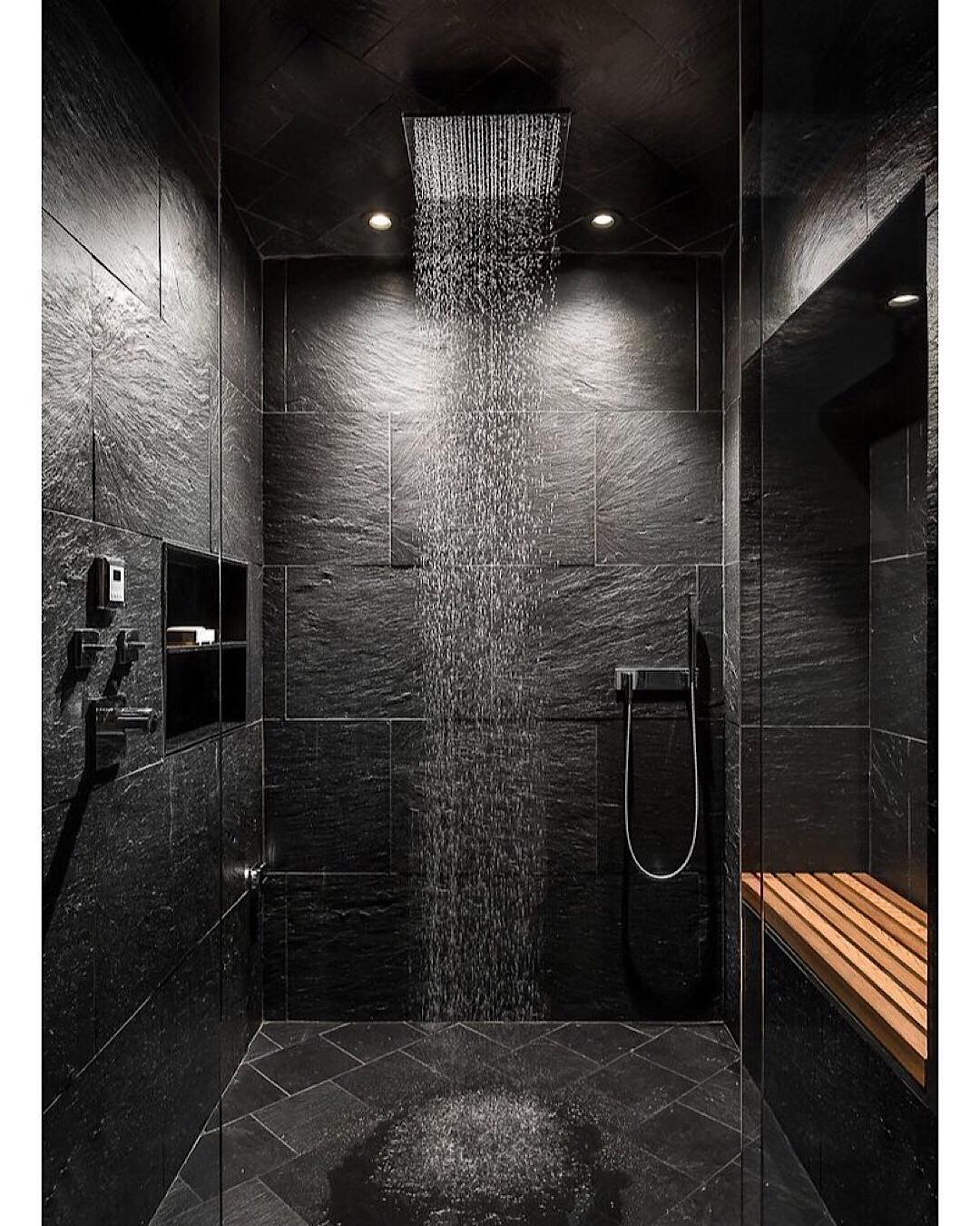 Elegance v černé, antracitové a tmavém dřevě: 20 inspirací pro koupelnu s wow efektem