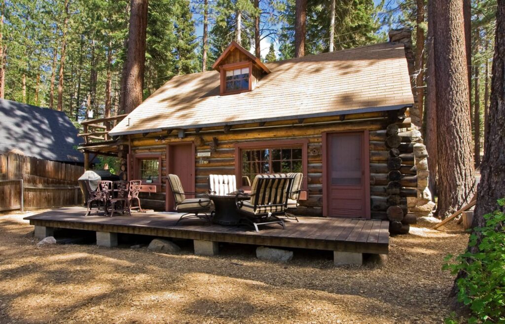 Dřevěný srub u jezera Lake Tahoe jako z pohádky!