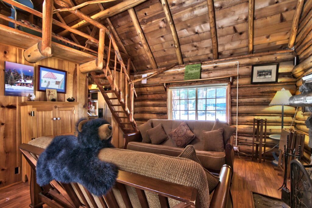 Dřevěný srub u jezera Lake Tahoe jako z pohádky!