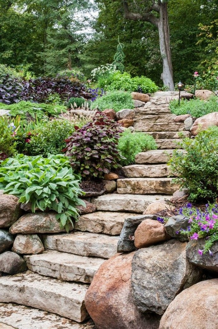 Elegantní zahradní chodník, který zvýrazní krásu výsadby kolem: 40 inspirací
