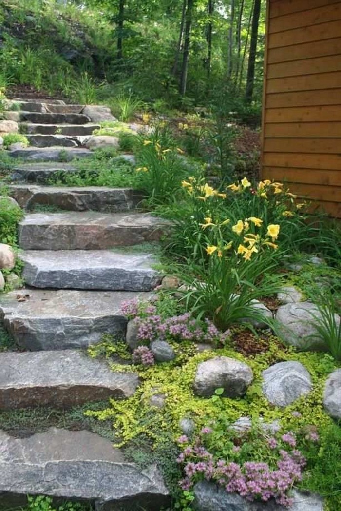 Elegantní zahradní chodník, který zvýrazní krásu výsadby kolem: 40 inspirací