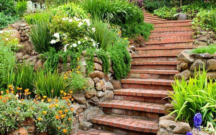 Elegantní zahradní chodník, který zvýrazní krásu výsadby kolem: 40 inspirací
