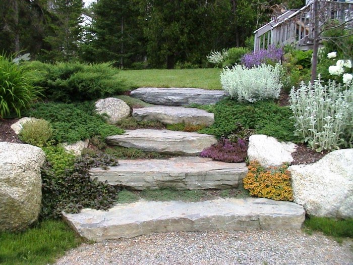 Elegantní zahradní chodník, který zvýrazní krásu výsadby kolem: 40 inspirací