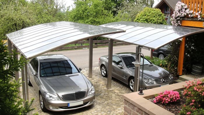 Přístřešek pro auto z polykarbonátu: 25+ nápadů, které spojují design a praktičnost