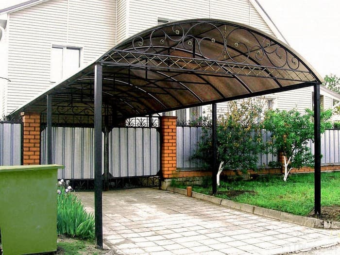 Přístřešek pro auto z polykarbonátu: 25+ nápadů, které spojují design a praktičnost