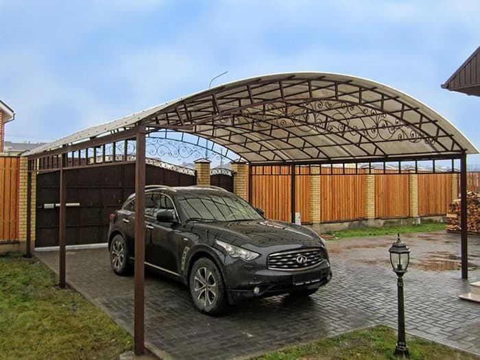 Přístřešek pro auto z polykarbonátu: 25+ nápadů, které spojují design a praktičnost