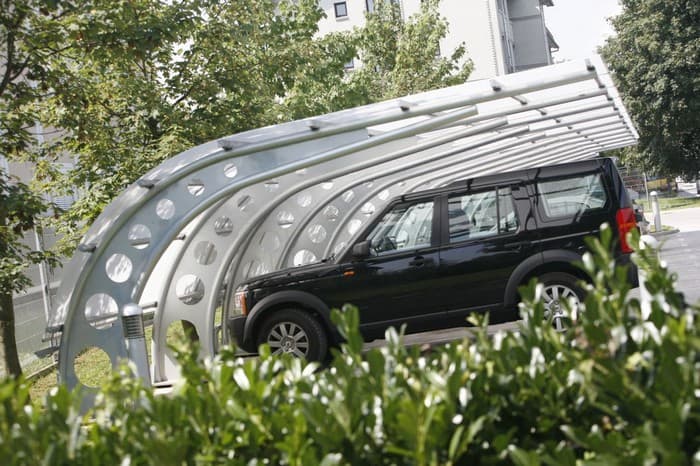 Přístřešek pro auto z polykarbonátu: 25+ nápadů, které spojují design a praktičnost