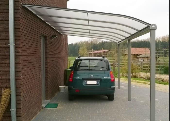 Přístřešek pro auto z polykarbonátu: 25+ nápadů, které spojují design a praktičnost