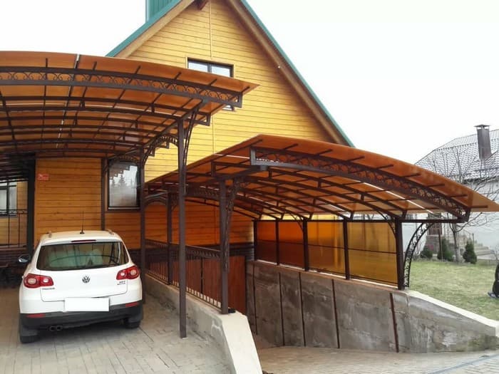 Přístřešek pro auto z polykarbonátu: 25+ nápadů, které spojují design a praktičnost