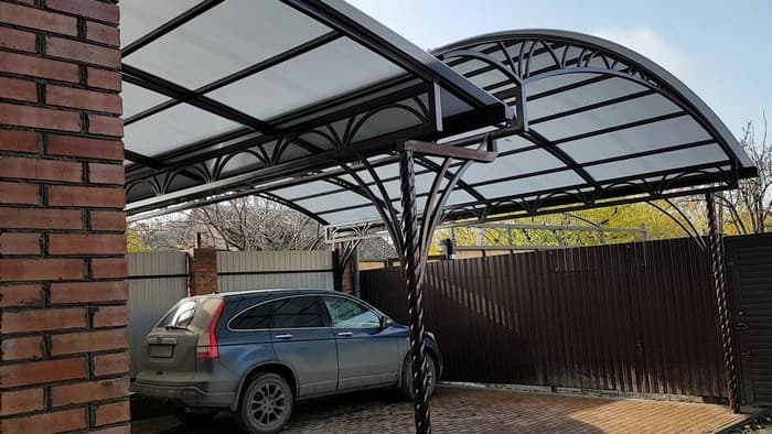 Přístřešek pro auto z polykarbonátu: 25+ nápadů, které spojují design a praktičnost