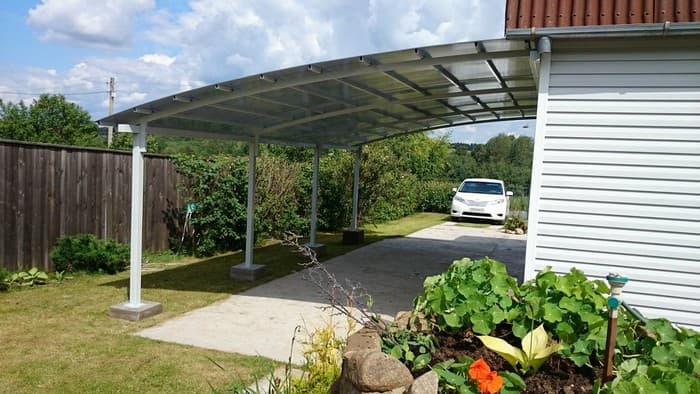 Přístřešek pro auto z polykarbonátu: 25+ nápadů, které spojují design a praktičnost