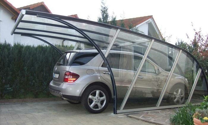Přístřešek pro auto z polykarbonátu: 25+ nápadů, které spojují design a praktičnost
