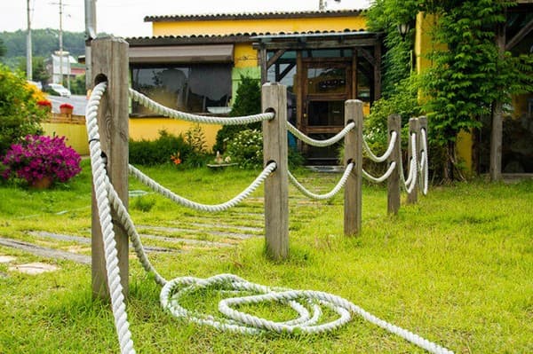 Přírodní elegance pro dům i zahradu: 30+ inspirací na lanový plot