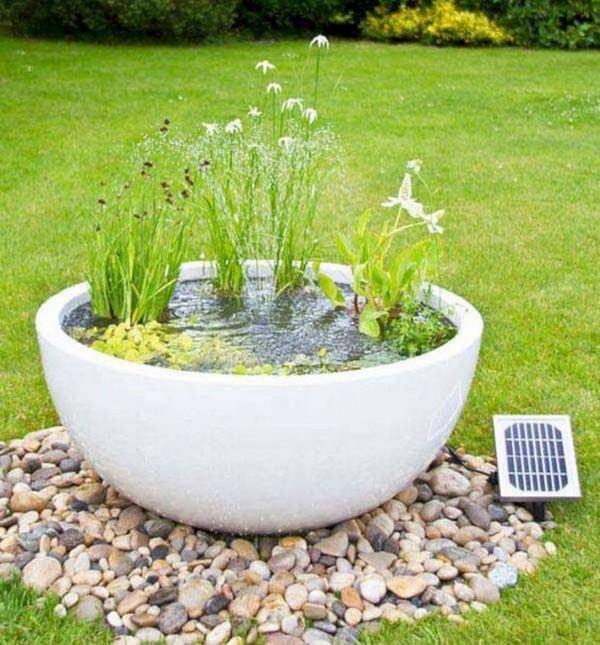 Mini jezírka bez výkopu: 40 DIY inspirací do nádob pro terasu, dvůr i balkon
