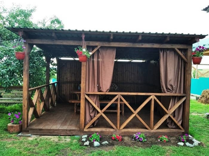 Závěsy, které promění altán: 40 inspirací pro útulnější atmosféru