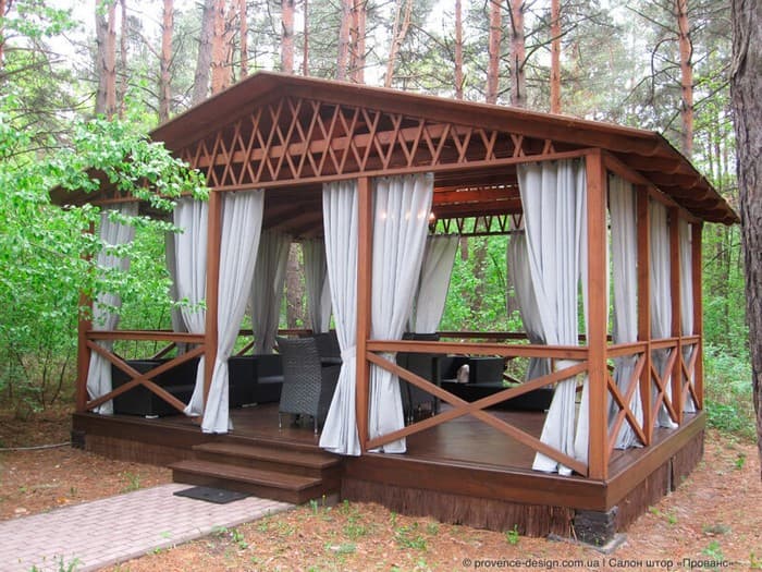 Závěsy, které promění altán: 40 inspirací pro útulnější atmosféru