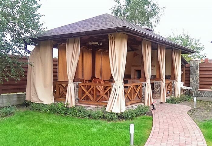 Závěsy, které promění altán: 40 inspirací pro útulnější atmosféru