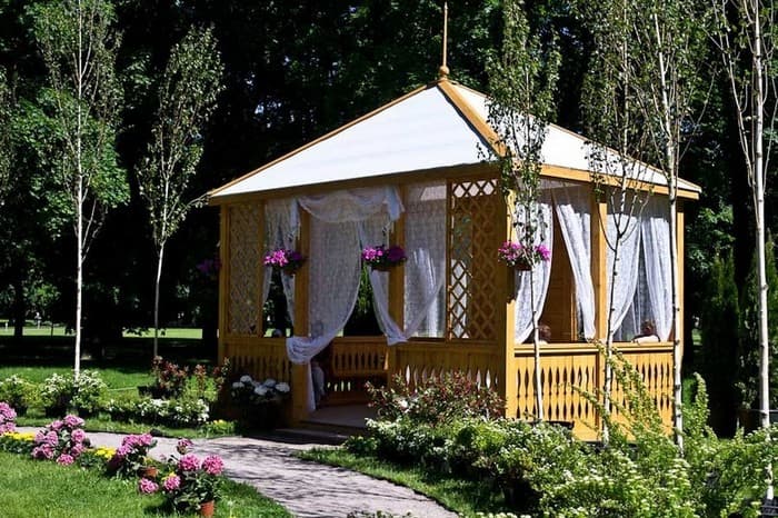 Závěsy, které promění altán: 40 inspirací pro útulnější atmosféru
