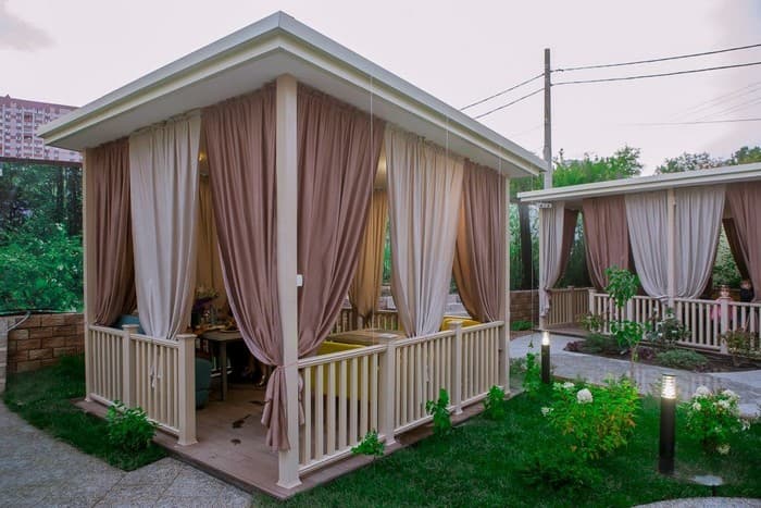 Závěsy, které promění altán: 40 inspirací pro útulnější atmosféru