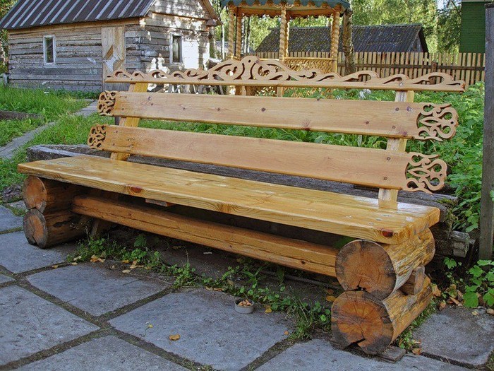 Nadčasové dřevěné lavičky jako šperk zahrady: 40+ vkusných inspirací pro exteriér