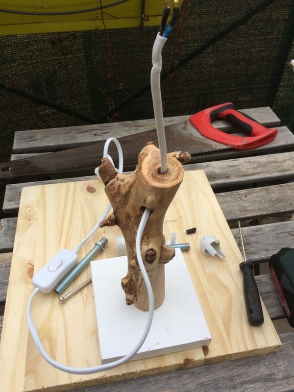 40 originálních DIY dřevěných lamp, které si vyrobíte svépomocí