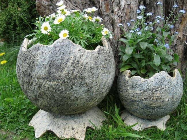 DIY betonové květináče do zahrady: 40 originálních nápadů, které snadno zvládnete