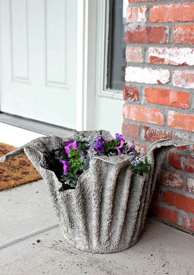 DIY betonové květináče do zahrady: 40 originálních nápadů, které snadno zvládnete