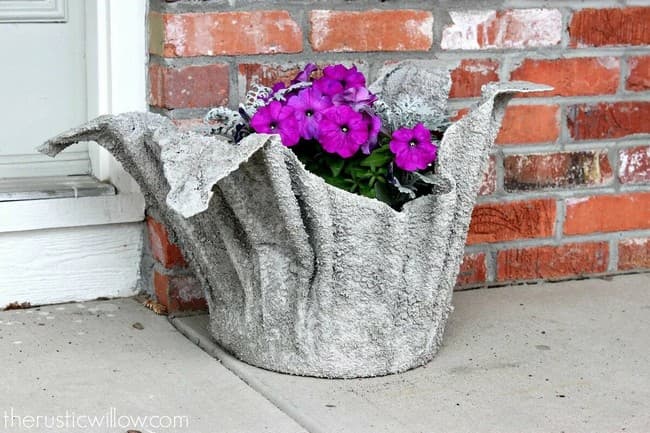 DIY betonové květináče do zahrady: 40 originálních nápadů, které snadno zvládnete