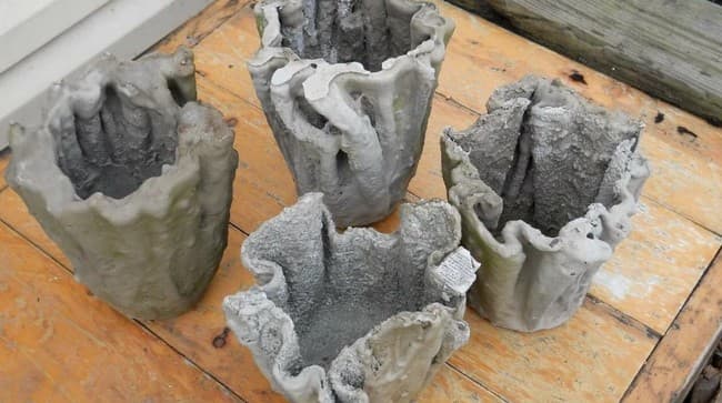 DIY betonové květináče do zahrady: 40 originálních nápadů, které snadno zvládnete