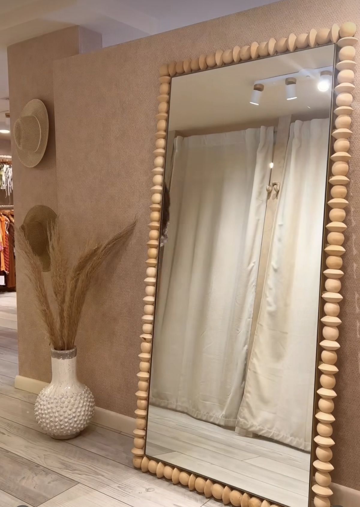 Moderní zrcadla v interiéru: design, který mění prostor