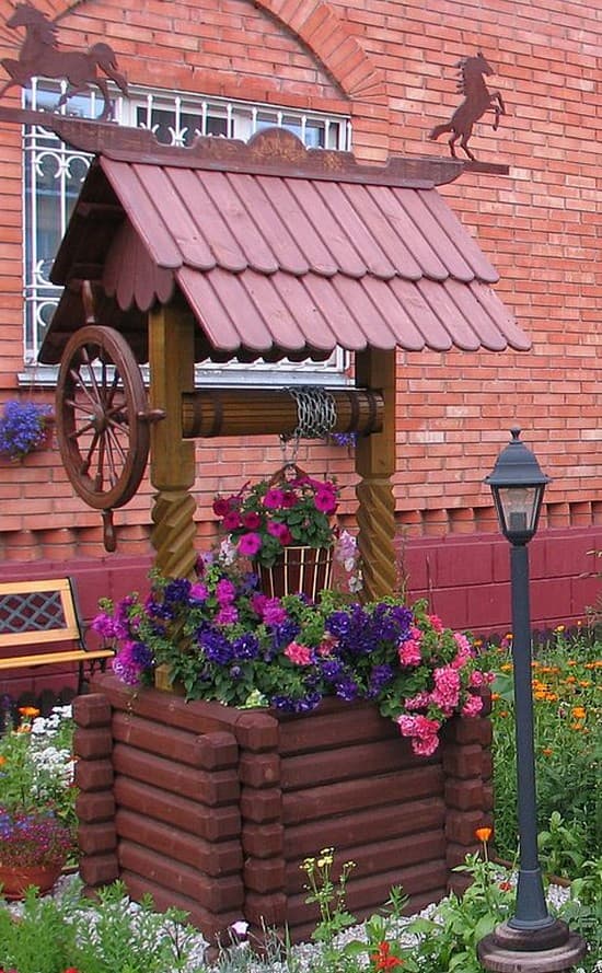 Dekorativní studny v zahradním i dvorním designu: 35 nádherných inspirací, které promění váš prostor